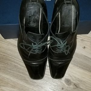 English Laundry Raised Horn Shoe